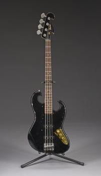 KRIST NOVOSELIC NIRVANA BASS