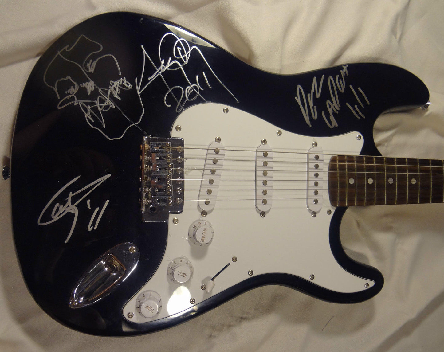 SIGNED MISFITS AUTOGRAPHED GUITAR BY ALL 3 W/PICS NICE!