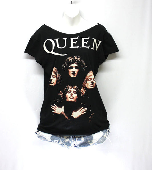 Queen Scoop Neck Tee by Julia Takai